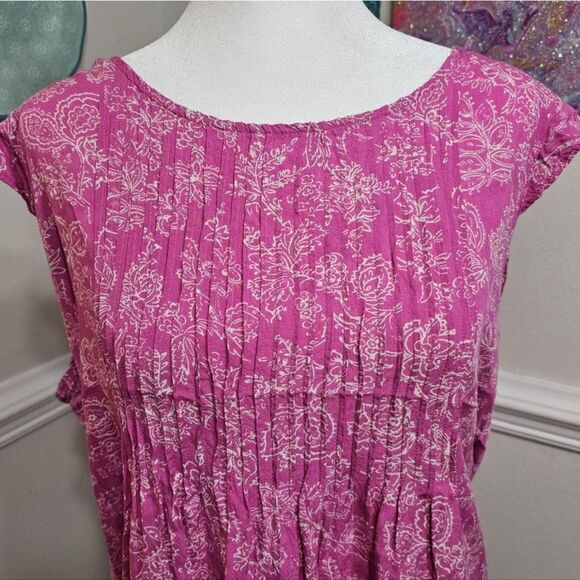 NWOT! Sweet Floral Top - Picture 3 of 11